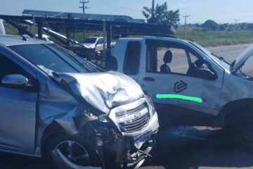 Carros envolvidos no acidente. Foto: divulgação