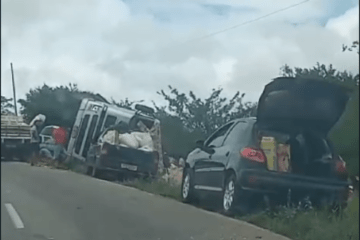 Carretas tombam na BA-262. Imagem reprodução leitor