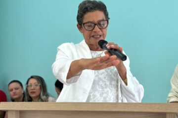 Chica do PT toma posse