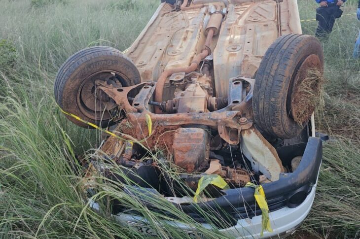 Carro capota na BA-26, em Licínio de Almeida. Foto: Polícia Militar