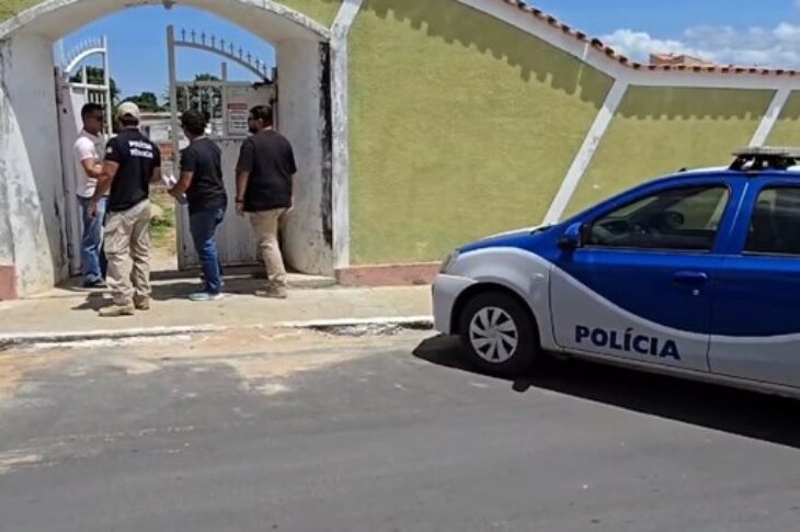 Equipe no cemitério de Palmas de Monte Alto. Foto: Vilson Nunes