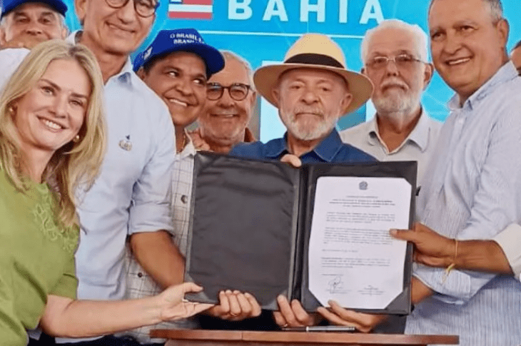 Eures na cerimônia em Paramirim. Foto: reprodução Eures Ribeiro