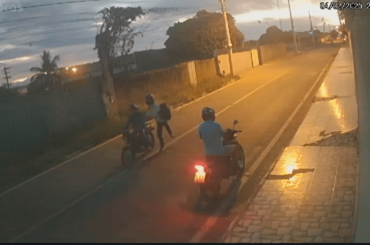 Dupla assalta motociclista. Foto: Polícia Militar