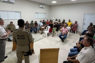Polícia Militar se reúne com autoridades e comerciantes para discutir segurança em Candiba