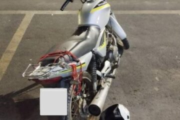 Polícia apreende motocicleta após manobra perigosa no centro de Guanambi