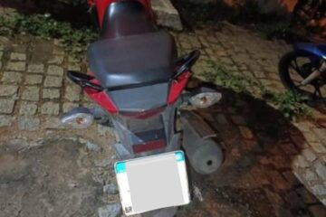 Motocicleta com sinais de adulteração é encontrada abandonada em posto de combustíveis em Guanambi