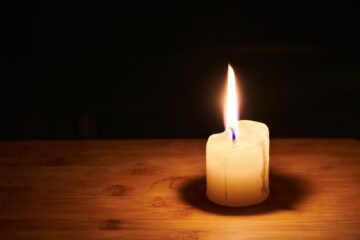 Casa é consumida por incêndio em Serra do Ramalho; vela acesa teria causado o fogo