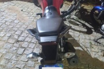 Motocicleta com sinais de adulteração é apreendida no centro de Guanambi