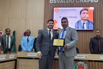 Juiz Arthur Antunes Amaro Neves recebe Moção de Aplauso em cerimônia na Câmara de Malhada