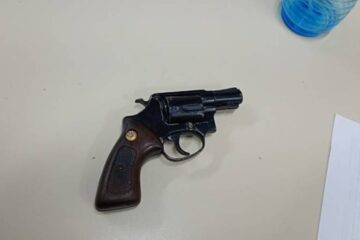 Homem é preso após agredir companheira e ameaçar pai com arma de fogo em Guanambi