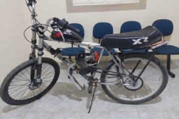 Bicicleta motorizada é apreendida após adolescente ser flagrado conduzindo veículo irregular em Mutans