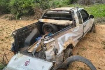 Capotamento na BR-030 deixa motorista ferido na zona rural de Guanambi