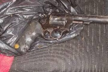 Arma de fogo é encontrada em veículo envolvido em capotamento na BR-030 em Guanambi