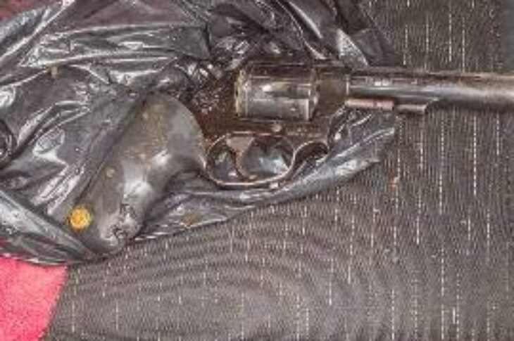 Arma de fogo é encontrada em veículo envolvido em capotamento na BR-030 em Guanambi