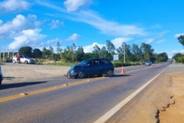 Acidente na BR-030 deixa duas pessoas feridas em Guanambi