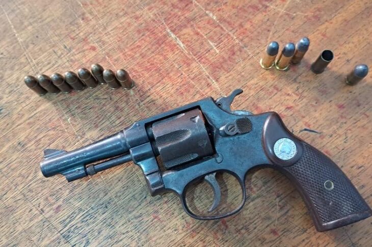 Suspeito é detido por ameaça e posse ilegal de arma no Centro de Rio de Contas