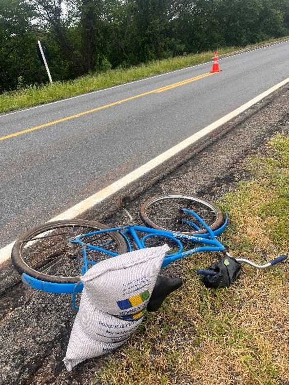 Ciclista sofre queda e fica ferido na BR-122 em Pindaí