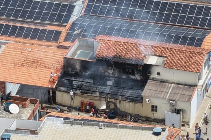 Fogo em ar-condicionado causa danos em supermercado no centro de Iuiú