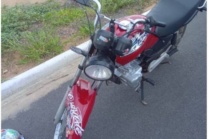 Motocicleta é apreendida após condutor ser flagrado sem CNH no bairro Jardim Europa em Guanambi