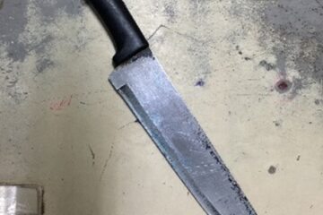 Homem é preso após ameaçar irmã com faca durante surto em Guanambi