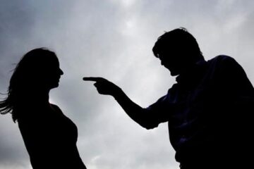 Mulher denuncia ameaça após confusão por tapete em Candiba