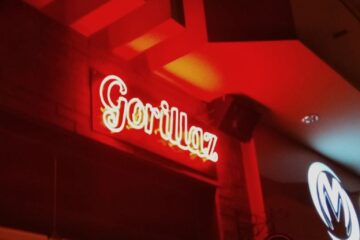 Dois homens são conduzidos à delegacia suspeitos de furto e dano a hamburgueria Gorillas em Guanambi