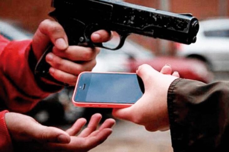 Homem simula estar armado e rouba celular de mulher em Guanambi