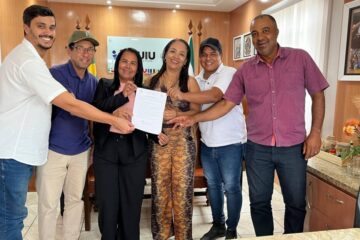 Prefeita de Iuiu assina ordem de serviço para construção de quadra poliesportiva no Novo Horizonte