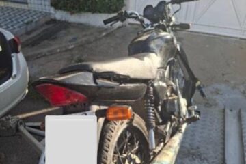 Motocicleta irregular é apreendida pela PM durante rondas em Guanambi