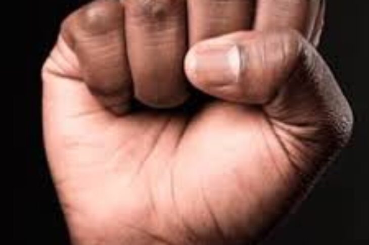 Mulher denuncia ofensas raciais em estabelecimento comercial de Guanambi